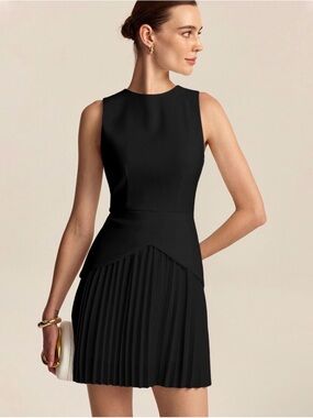 Commense Pleated Hem Mini Dress - Medium